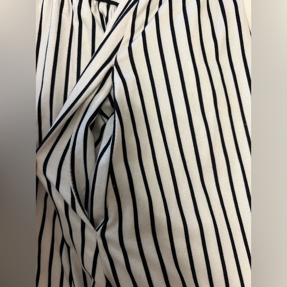 Black and White Striped Dress with Pockets - Size M - Picture 3 of 8